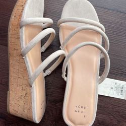 New Woman’s Shoes , Size 9.5