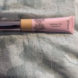 girlactik Luminous Foundation Tint