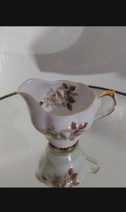 50's QUEEN ANN BONE CHINA ENGLAND PORCELAIN CREAMER 4"×3"