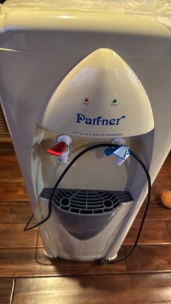 Water dispenser: cooler hot and cold