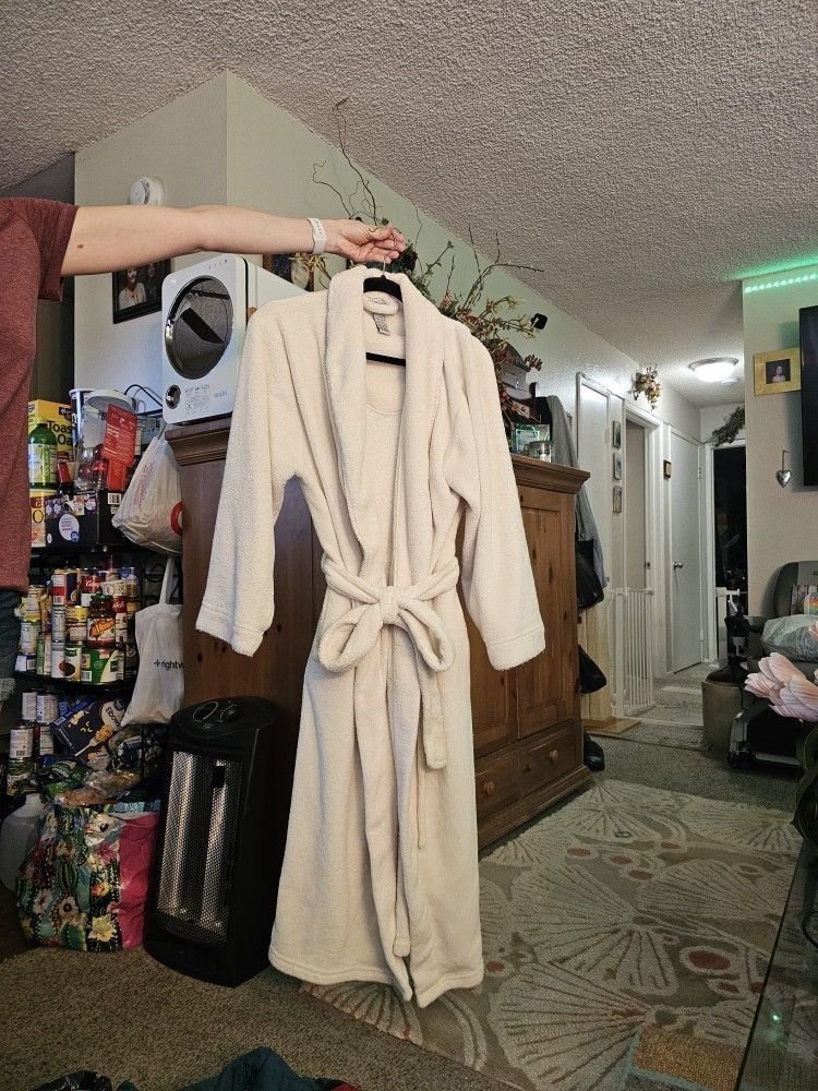 Women's White Plush Robe