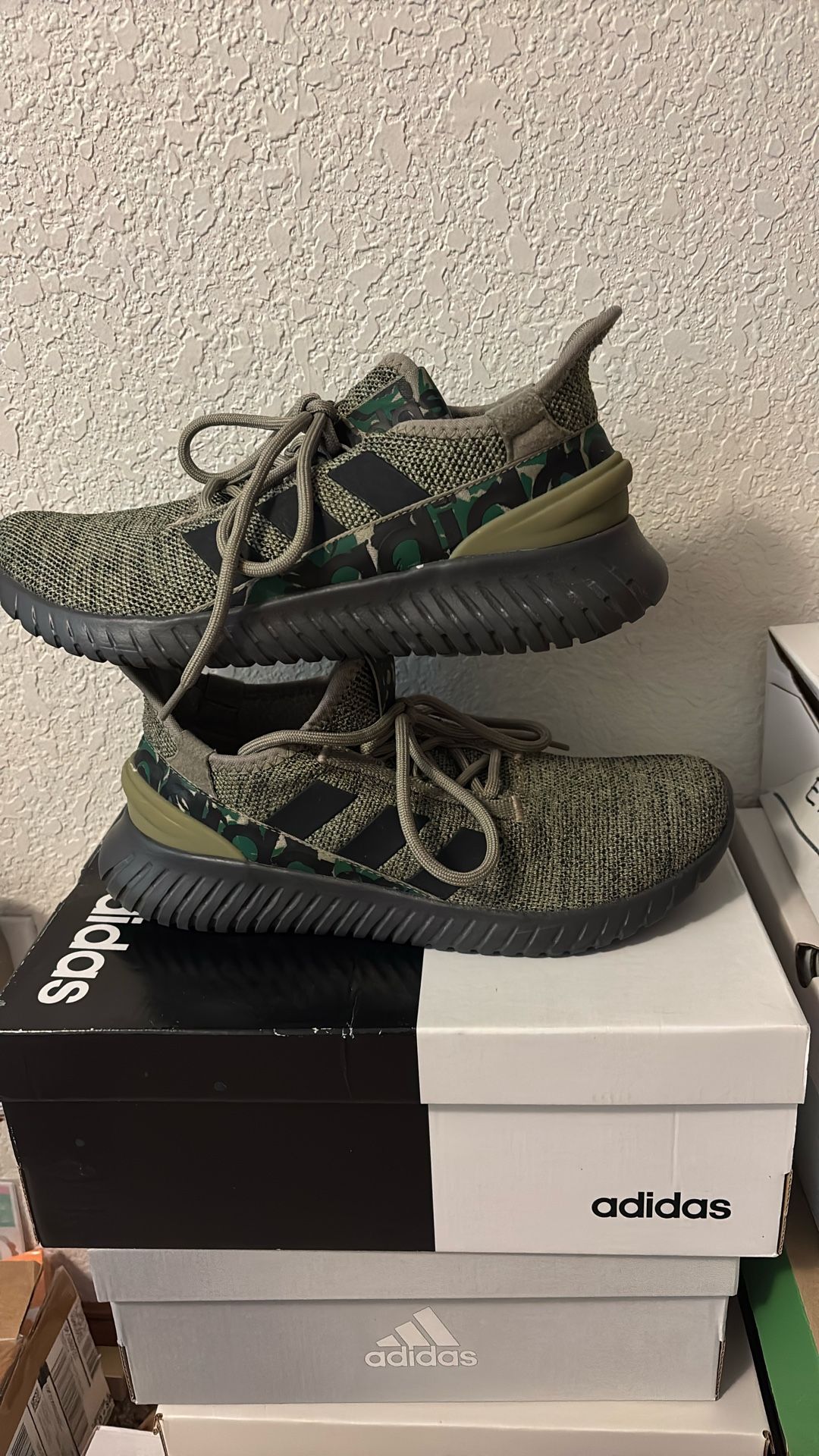 Adidas Men’s Size 9.5