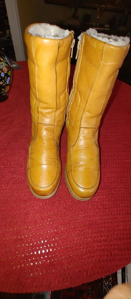 
Blondo Mid Calf Tan Side Zip  Wedge Heel boots Size US.10 EU. 44