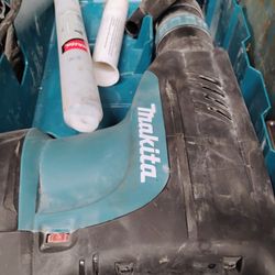 Makita Demolition Hammer 