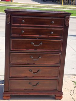 DRESSER