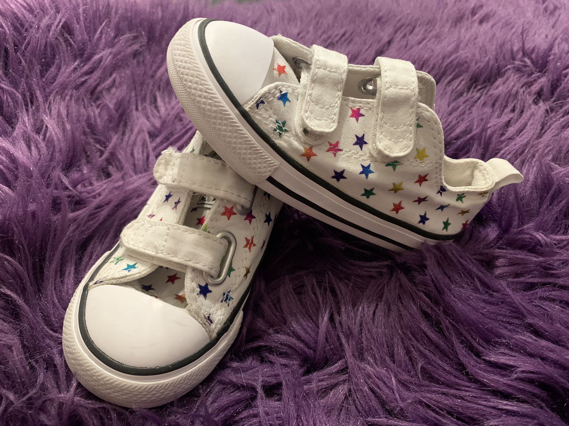 Kids' Chuck Taylor All Star 2V Low Top Sneaker Toddler Size 8