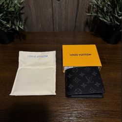 Louis Vuitton Black Leather Monogram Wallet Bi-Fold New With Box 
