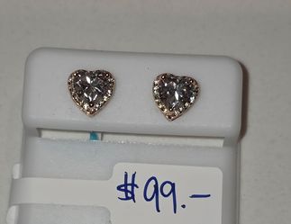 💖✨ Heart-Shaped Moissanite Stud Earrings ✨💖