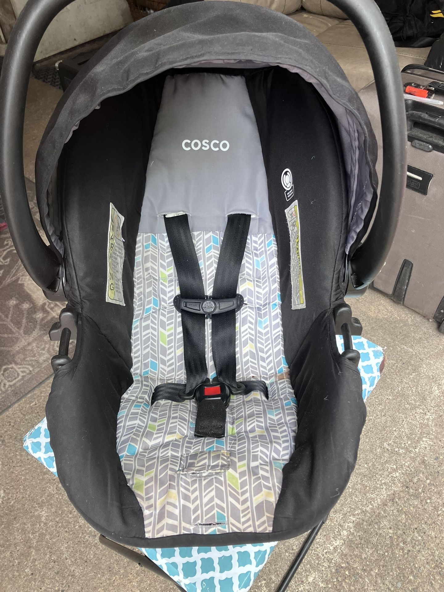 Cosco Light N Comfy 35 Baby Car Seat