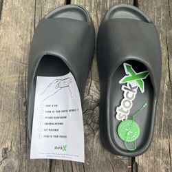 NEW Yeezy Slides Onyx SIZE 10 US