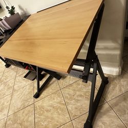 Adjustable Artist Table