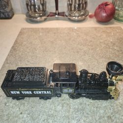 Shing Fat LTD Hui Yang Classic Steam Train Locomotive 5.25" Black/Gold