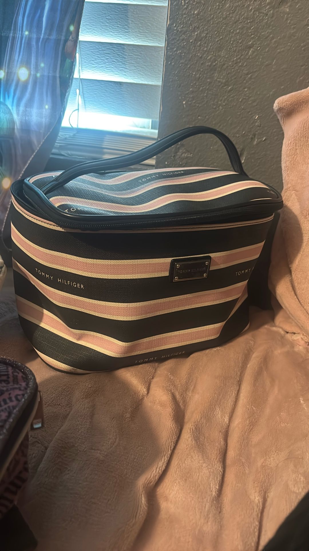 BIG SPACIOUS Makeup Bag