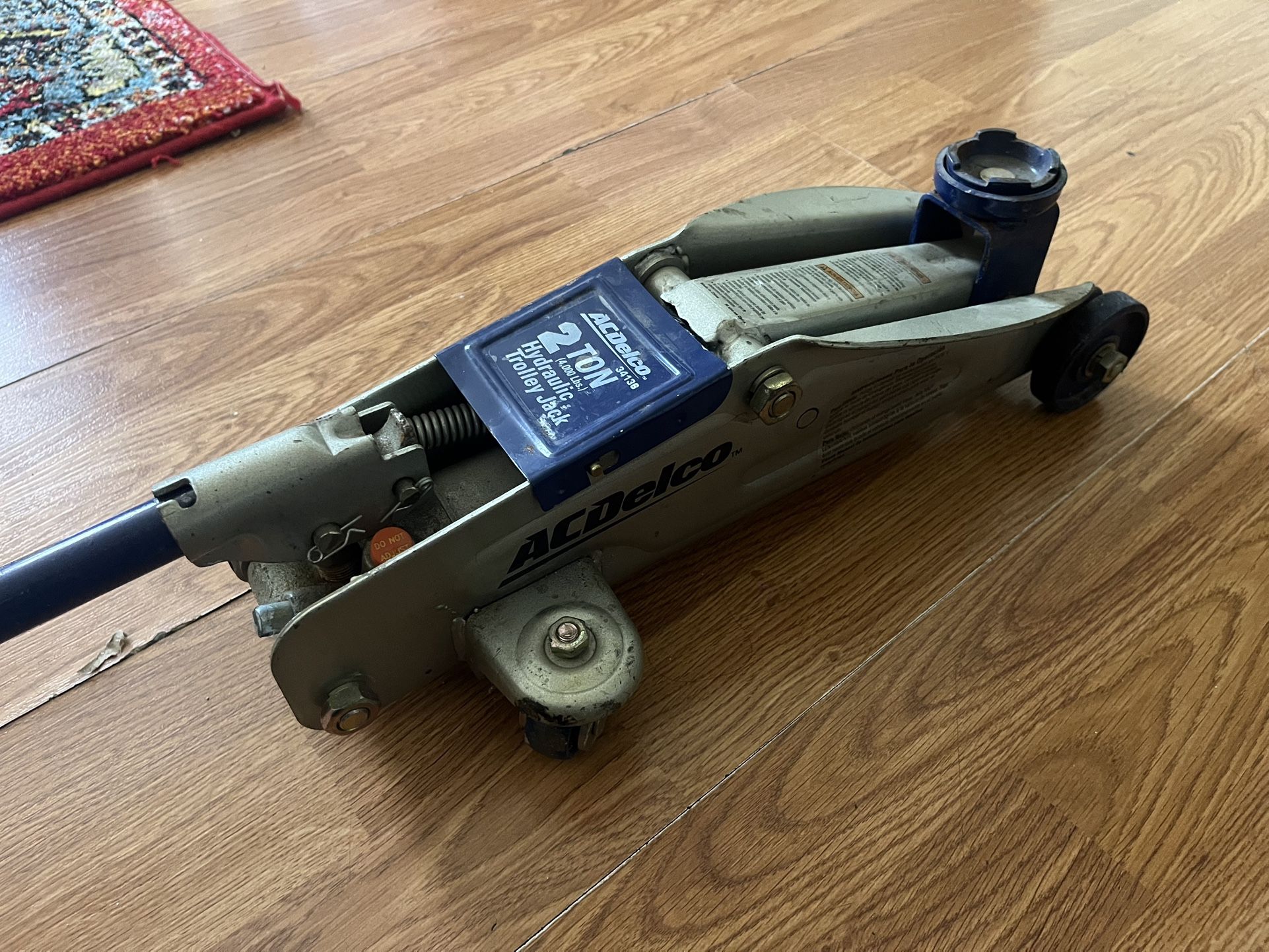 Free 2 Ton Hydraulic Jack