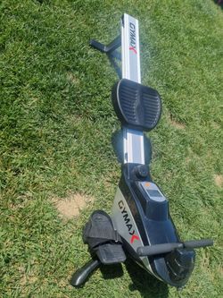 Gymax Folding Magnetic Rowing Machine - 8 Levels (Excellent Condition)