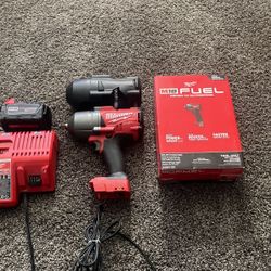 New And Like New M18 Impact Wrench Kit 