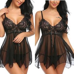 Size M | Women’s Black Lace See-Through Front Split Halter Nightgown 