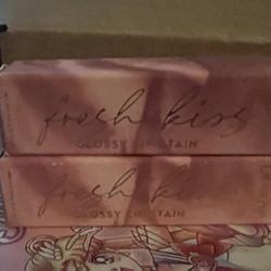 Fresh Kiss Glossy Lip  Stain 
