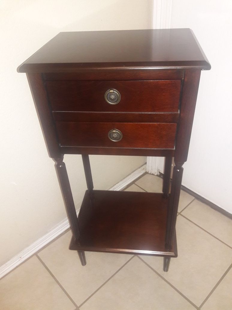 Bombay Outlet side/table