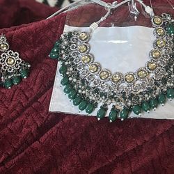 Gorgeous Vintage Green & Gold Necklace + Earring Set - $60 OBO