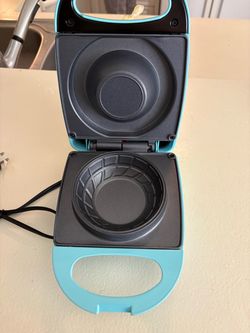 Waffle bowl maker