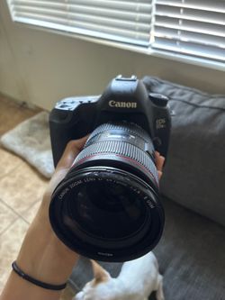 Canon EOS 5D Mark IV camera paired Canon EF 24-70mm f/2.8L II USM lens