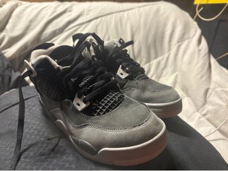 Jordan retro 4s size 2Y