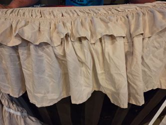 Bed skirt