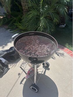 Weber 22 Charcoal grill