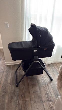 Nuna mixx bassinet and stand