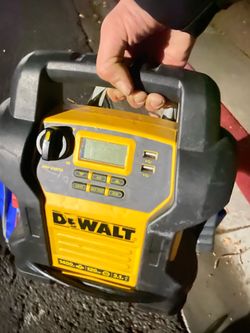 DEWALT 1400A Portable Jump Starter