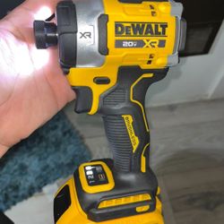 Impact Xr Dewalt Whit Battery 5ah
