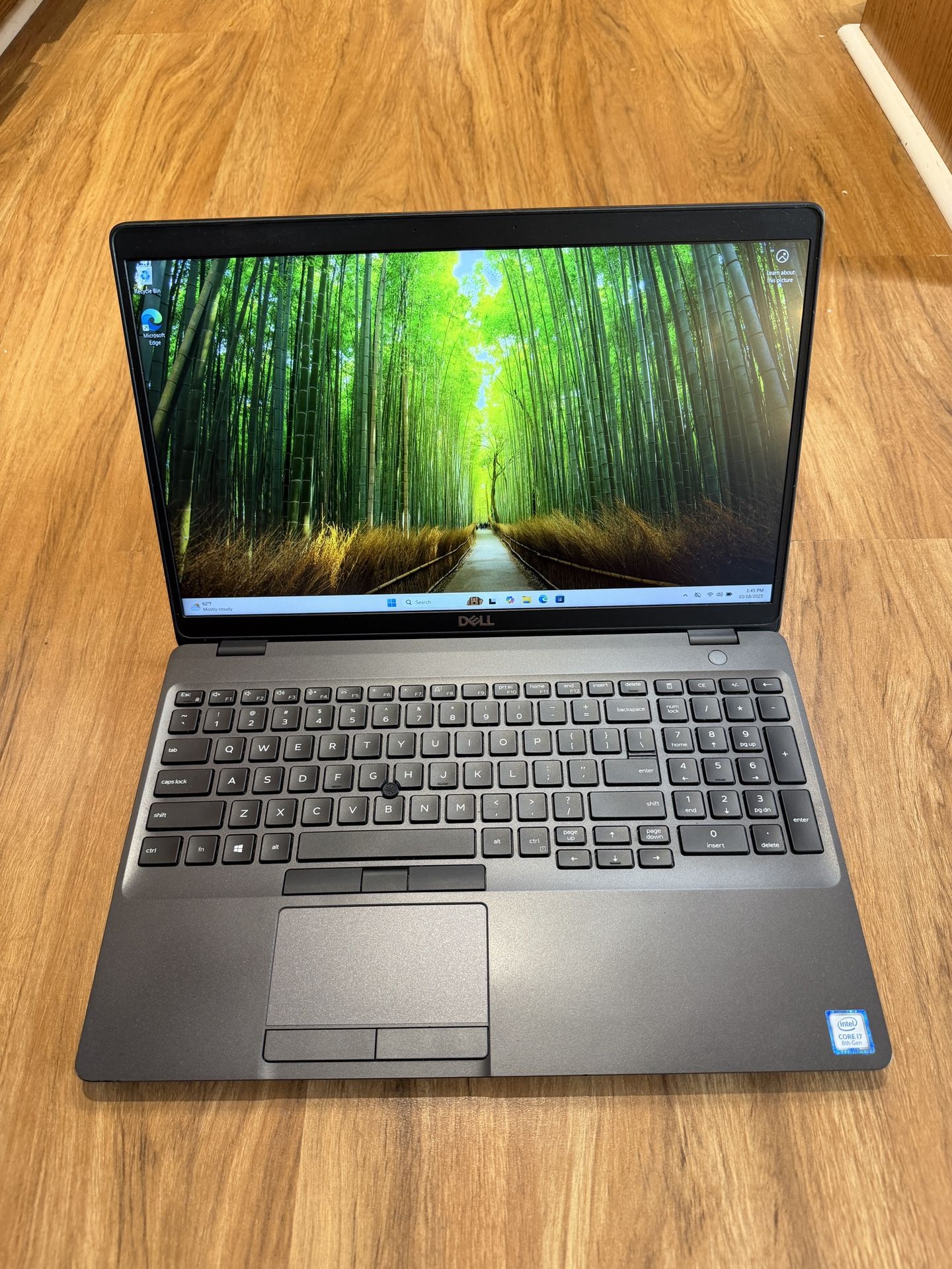 Dell Latitude 3570 core i7 6th gen 16GB Ram 256GB SSD Windows 11 Pro 15.6” HD Graphics Screen Laptop with charger in Excellent Working condition!!!!!