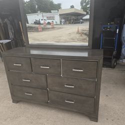 DRESSER WITH MIRROR 