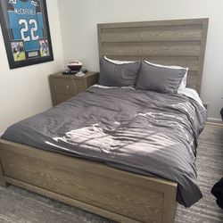 Rooms To Go Full Size Bedroom Set – Bed  + Nightstand