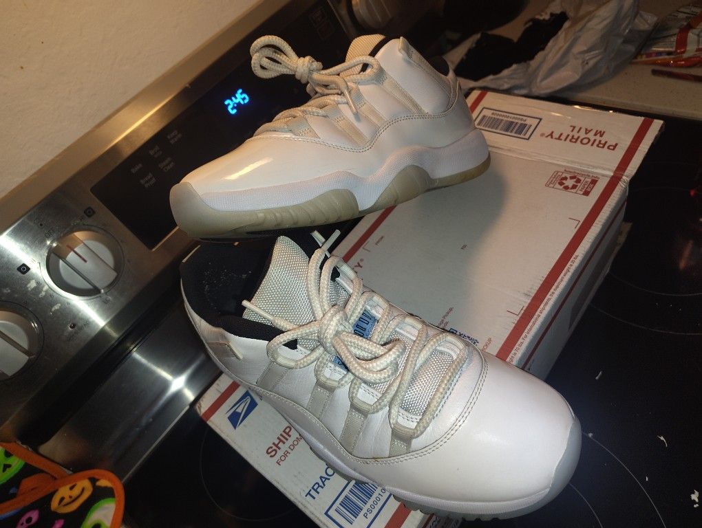 Air Jordan 11 Low Legend Blue 