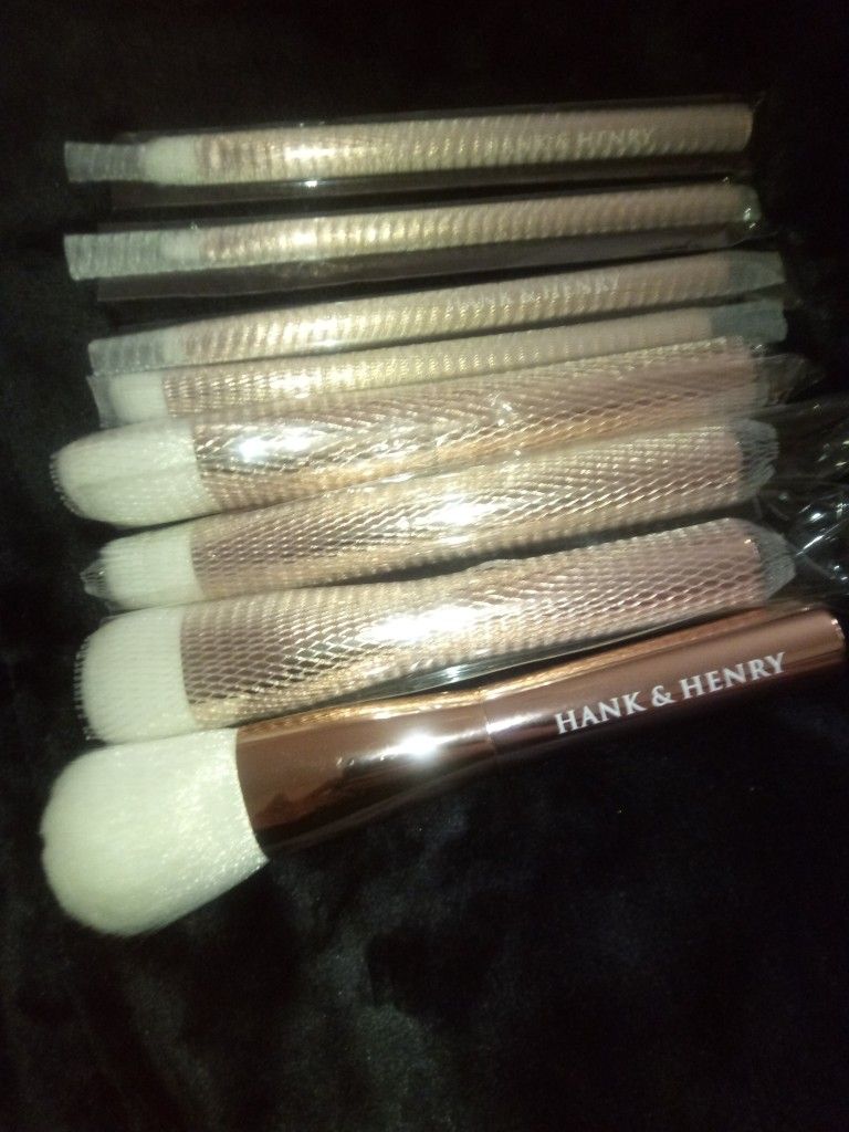 New Hank And Henry Makeup Brushes 