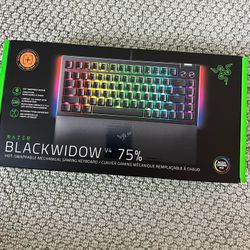 Razer BlackWidow V4 75% Mechanical Gaming Keyboard: Orange tactile switches - Black NEW