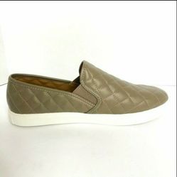 Mountain Sole Quilted Slip On Tan Sneakers 9 NWOB