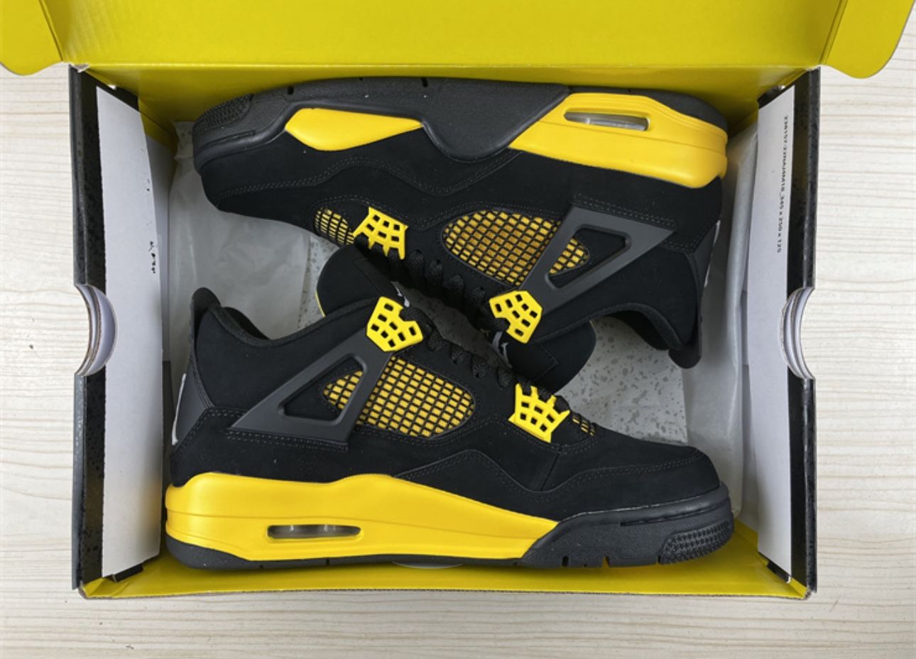 Jordan 4 Retro Thunder (2023)