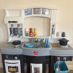 Children’s Play Kitchen