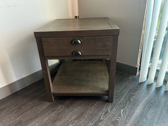 1- coffee table 1- End table