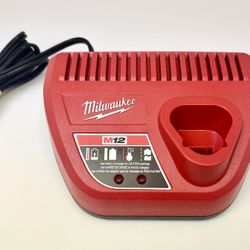 Milwaukee M12 Battery Charger- Mint Condition 