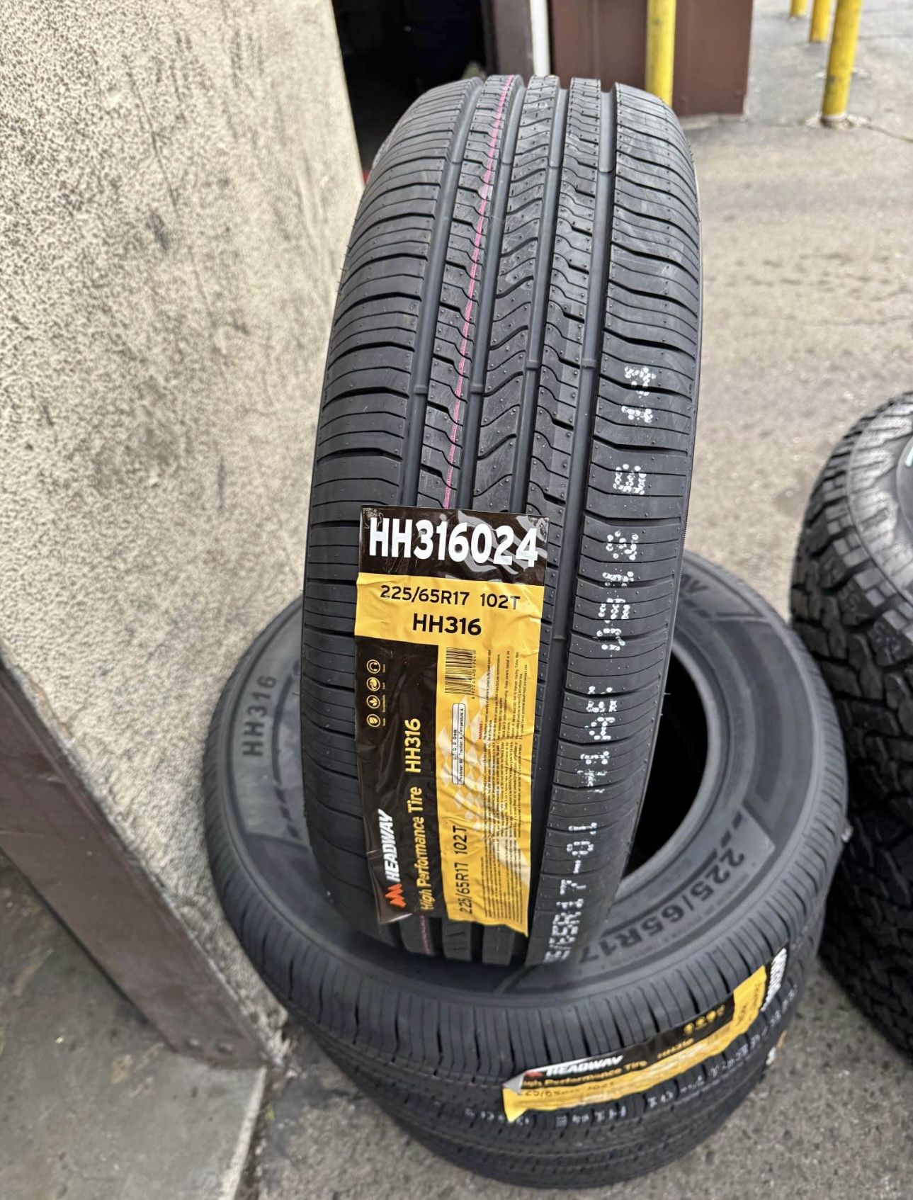 225-65-17 HEADWAY HIGH PERFORMANCE HH316 102T Brand new 4 tires Free Mount Balance installation 225