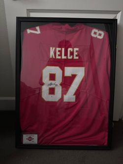 Travis Kelce signed jersey
