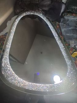LED TOUCHSCREEN MIRROR
