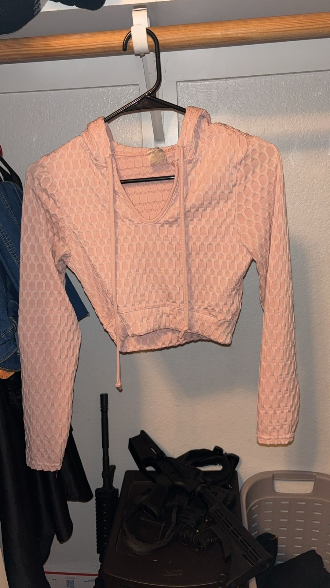 SMALL CROPPED PINK HOODIE