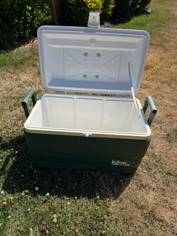 Vintage Igloo Cooler !