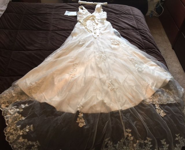 Brand New Wedding Dress A Line, Size 12, Ivory .