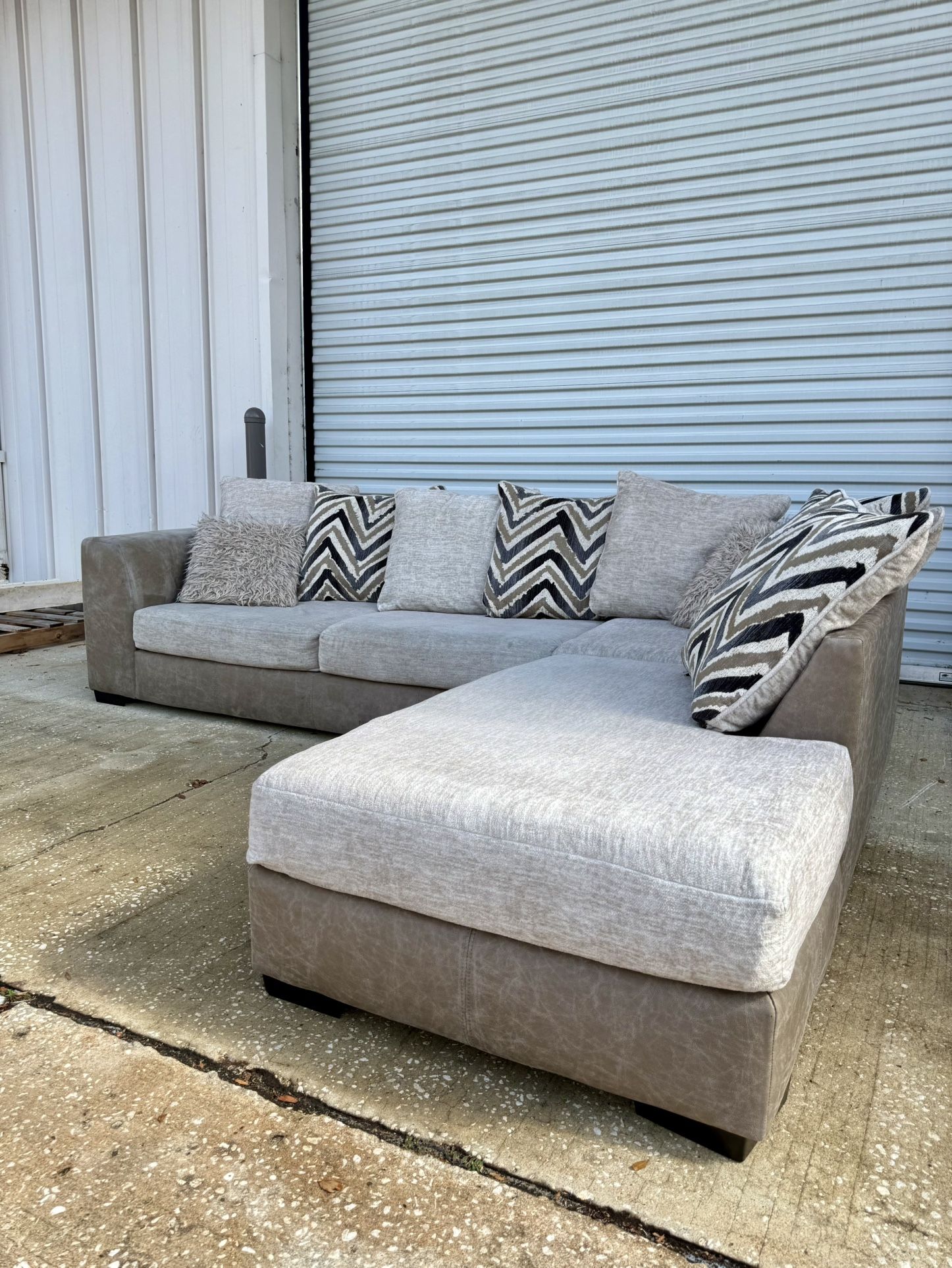 2-Tone Gray Sectional Couch